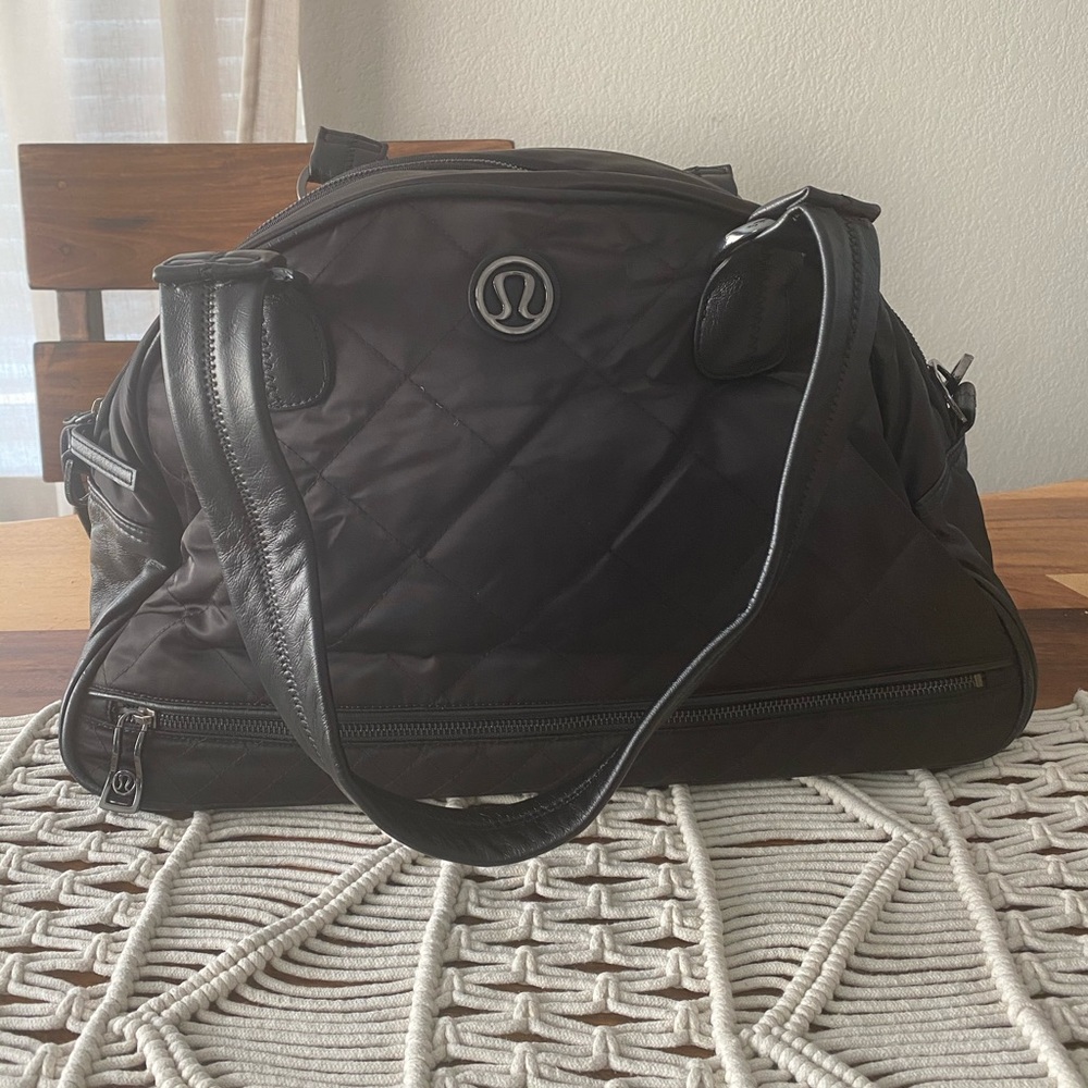 Lululemon NWOT Retro Groove Duffel Bag